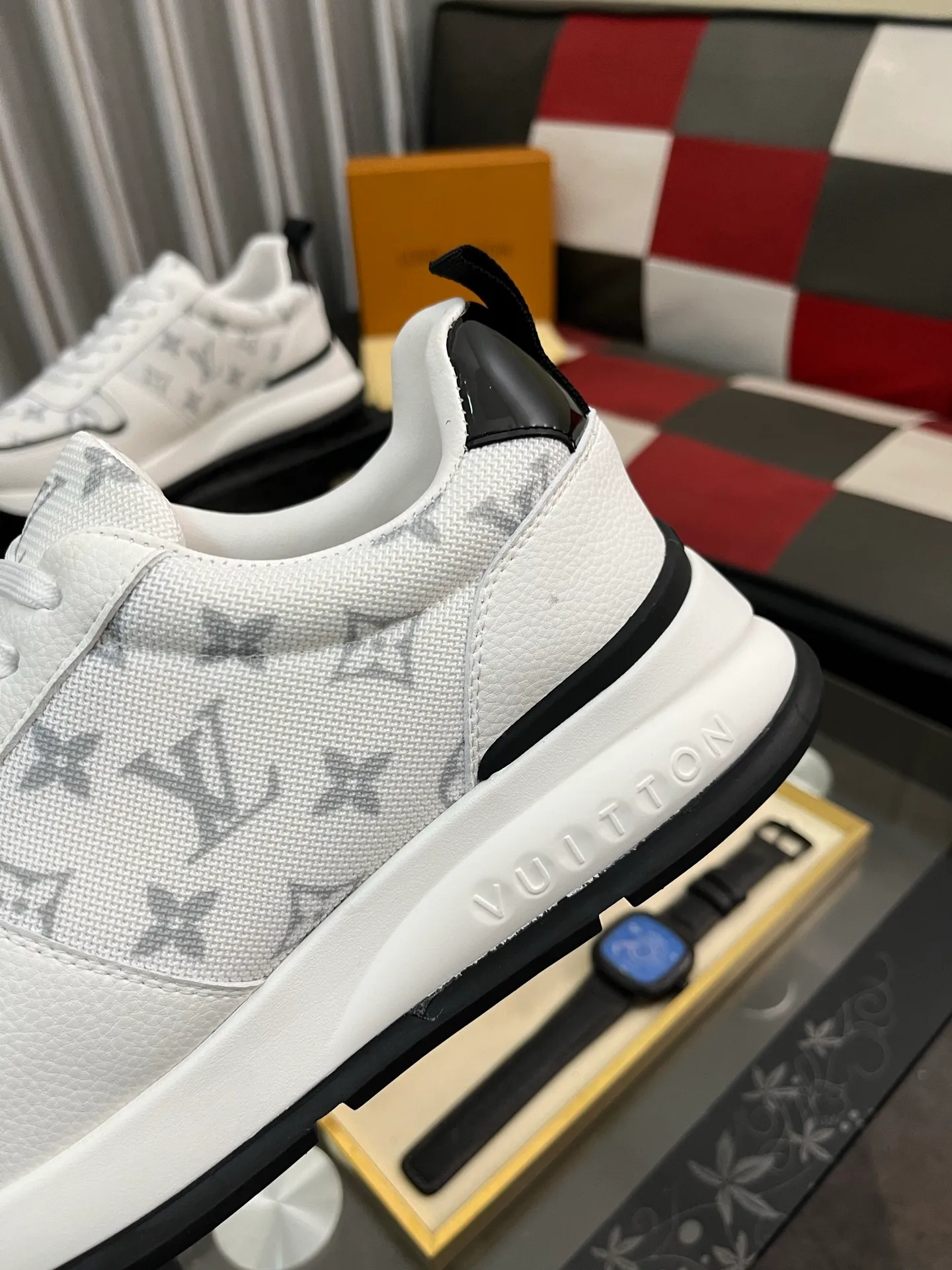 Men's men's shoes💰458⌚️⌚️ Loui* Vuitto* - Louis ** donkey's new color men's trainer sneakers, this LV Trainer sneaker is made of calfskin and breathable mesh, showing pure colors, the #54 logo on the back traces the brand's birth in 1854, the designer's handwritten brand logo embellishes one side, virgil Designed by abloh himself, it is a very commemorative sneaker. The new LV Louis Vuitton loui* vuitto* trainer sneaker low casual sports culture versatile basketball sneaker. Size: 38-444️⃣Colors available